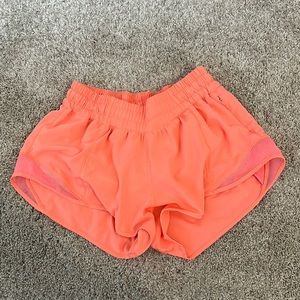 LULULEMON HOTTY TOTTY SHORTS size 4
